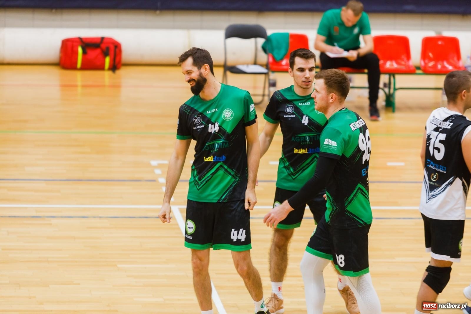 Zdjęcie w galerii na portalu naszraciborz.pl: Zimny prysznic w pierwszym secie, a potem z górki [FOTO] wiadomości z regionu