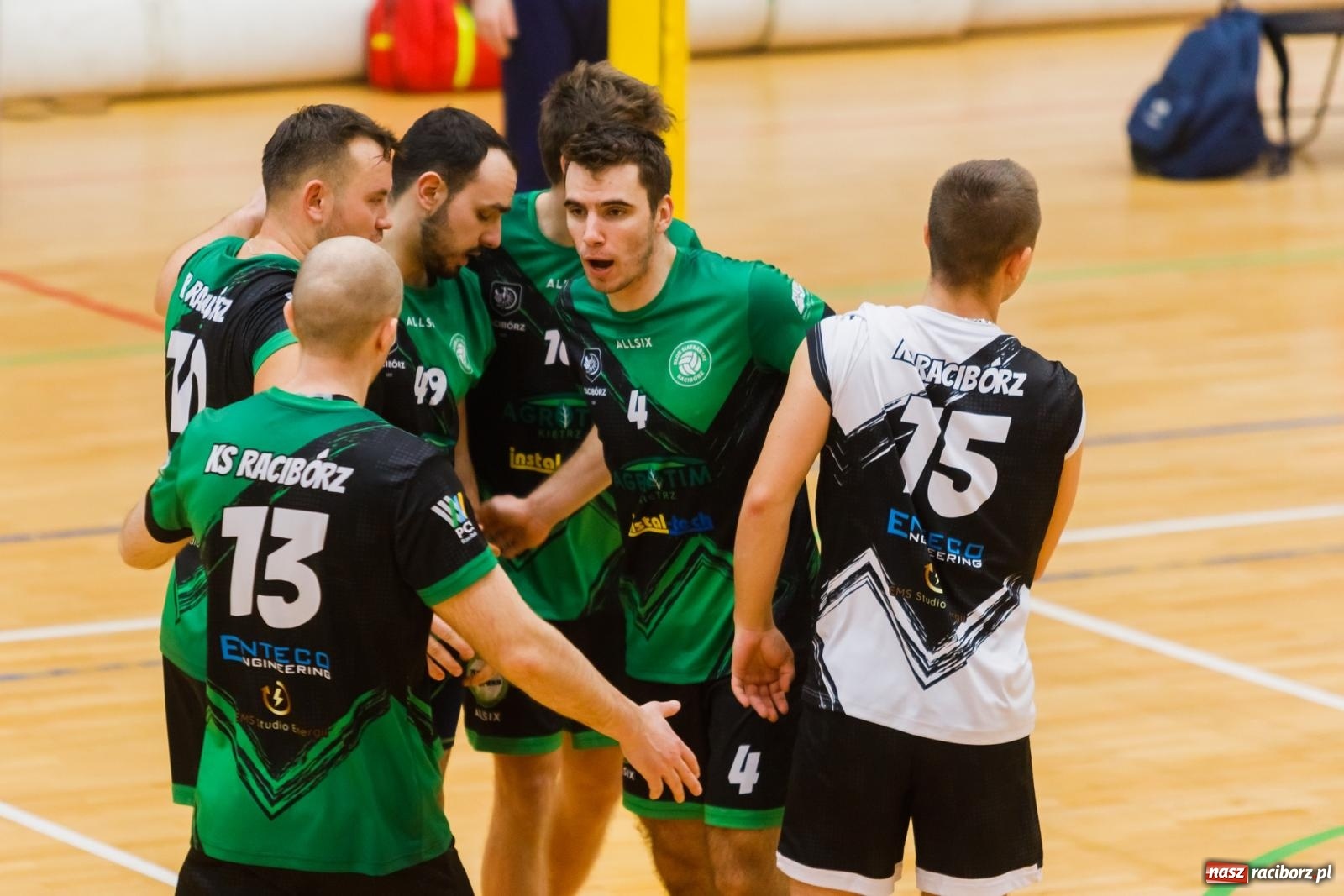 Zdjęcie w galerii na portalu naszraciborz.pl: Zimny prysznic w pierwszym secie, a potem z górki [FOTO] wiadomości z regionu