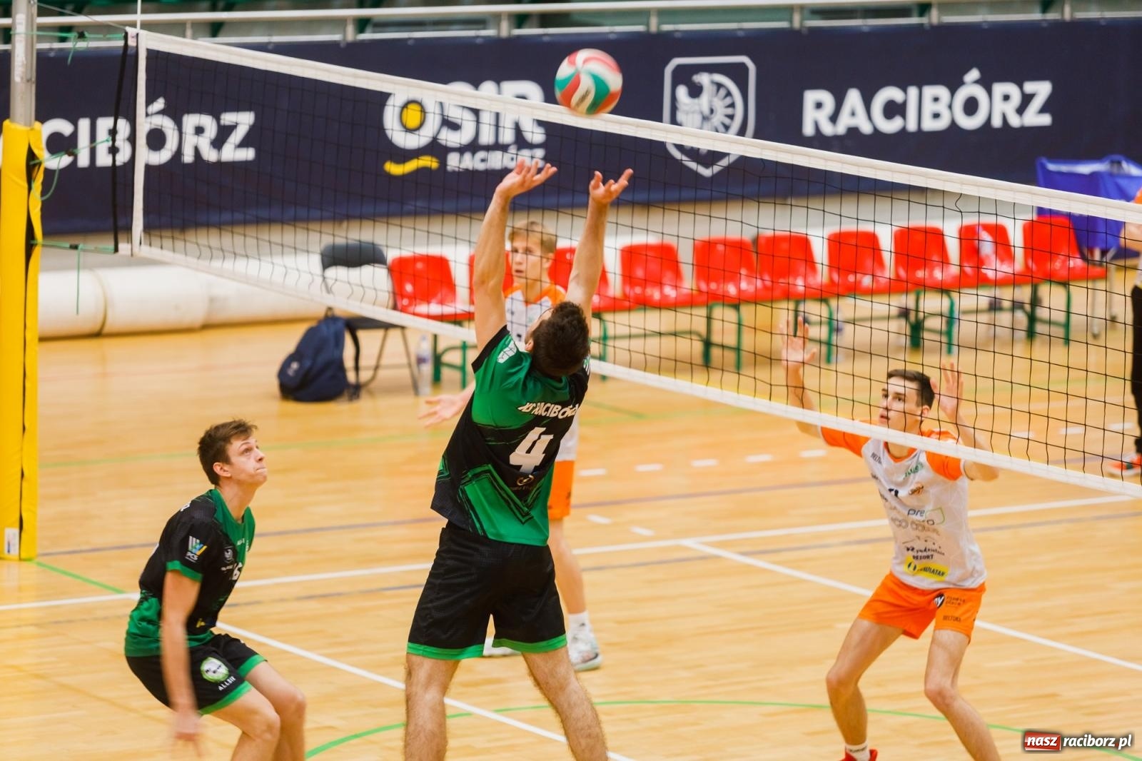 Zdjęcie w galerii na portalu naszraciborz.pl: Zimny prysznic w pierwszym secie, a potem z górki [FOTO] wiadomości z regionu