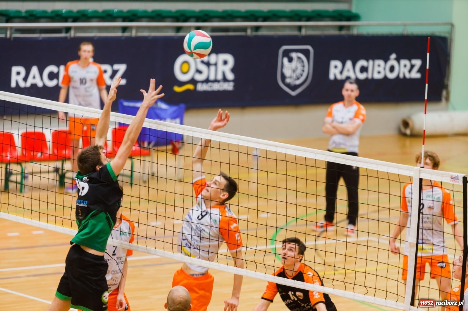 Zdjęcie w galerii na portalu naszraciborz.pl: Zimny prysznic w pierwszym secie, a potem z górki [FOTO] wiadomości z regionu