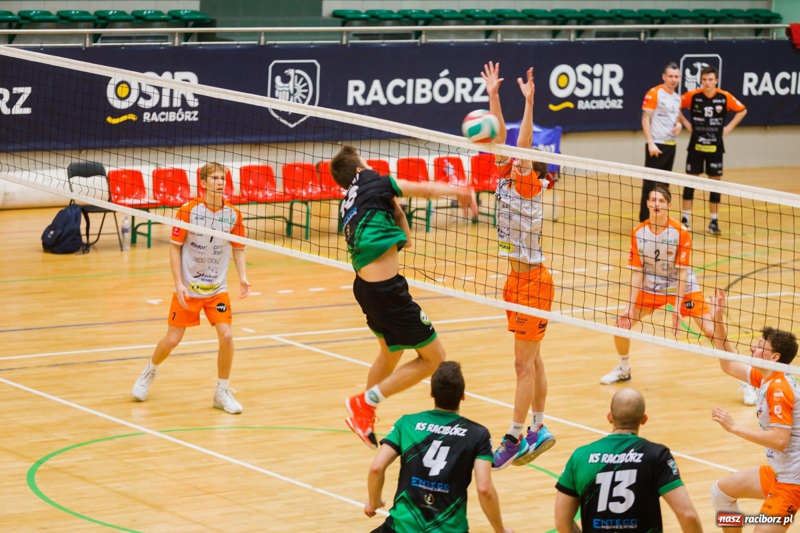 Zdjęcie w galerii na portalu naszraciborz.pl: Zimny prysznic w pierwszym secie, a potem z górki [FOTO] wiadomości z regionu