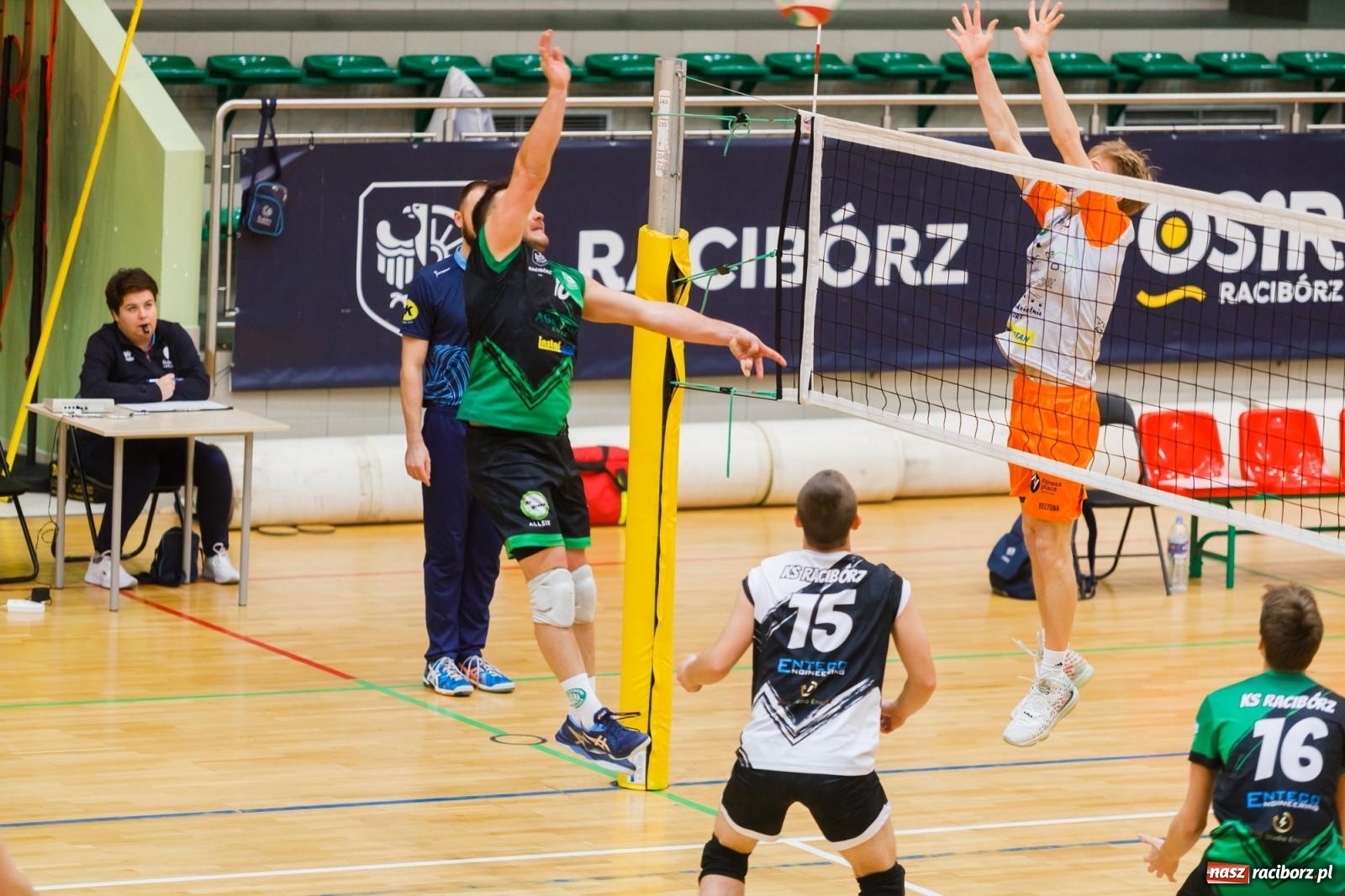 Zdjęcie w galerii na portalu naszraciborz.pl: Zimny prysznic w pierwszym secie, a potem z górki [FOTO] wiadomości z regionu