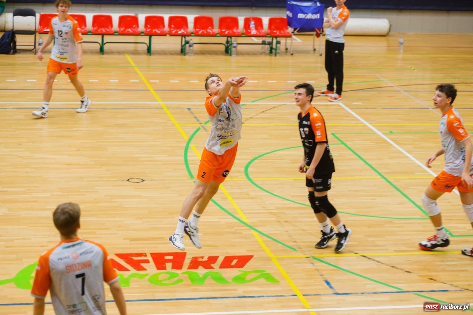 Zdjęcie w galerii na portalu naszraciborz.pl: Zimny prysznic w pierwszym secie, a potem z górki [FOTO] wiadomości z regionu