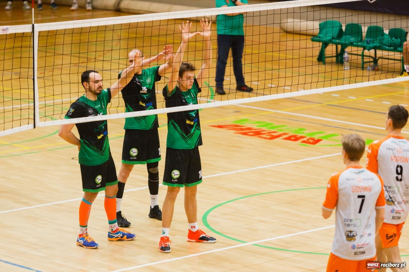 Zdjęcie w galerii na portalu naszraciborz.pl: Zimny prysznic w pierwszym secie, a potem z górki [FOTO] wiadomości z regionu