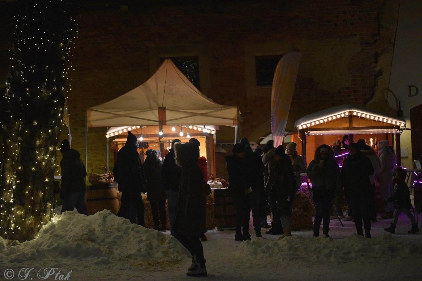 Zdjęcie w galerii na portalu naszraciborz.pl: Sobotni zamkowy jarmark ze śpiewem i folklorem wiadomości z regionu