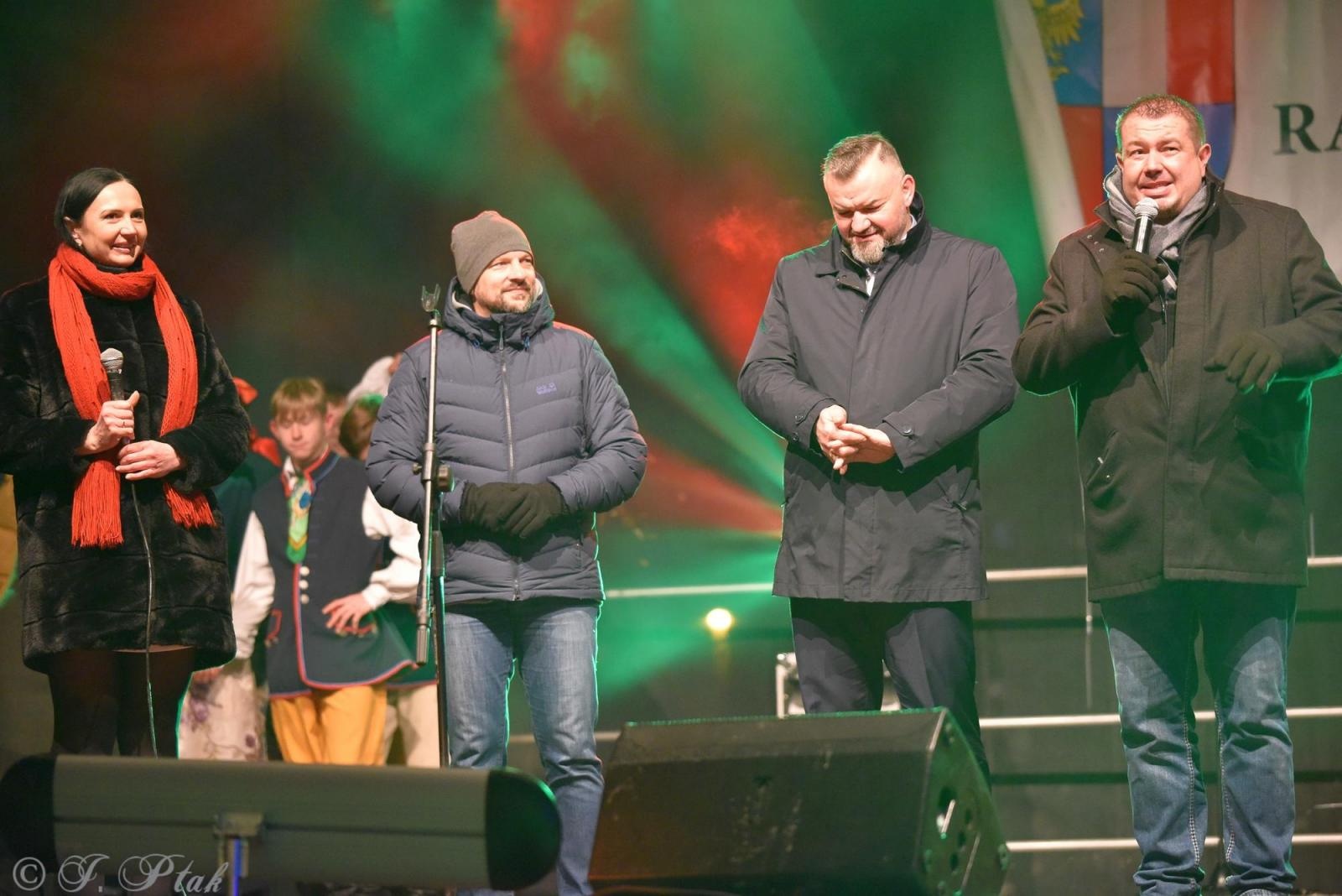 Zdjęcie w galerii na portalu naszraciborz.pl: Sobotni zamkowy jarmark ze śpiewem i folklorem wiadomości z regionu