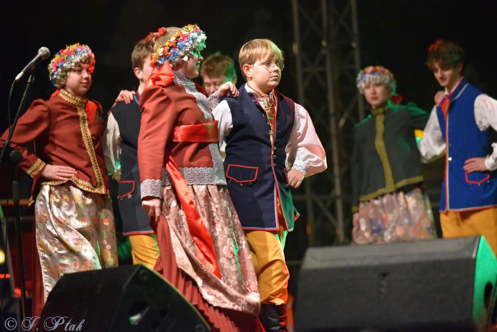 Zdjęcie w galerii na portalu naszraciborz.pl: Sobotni zamkowy jarmark ze śpiewem i folklorem wiadomości z regionu