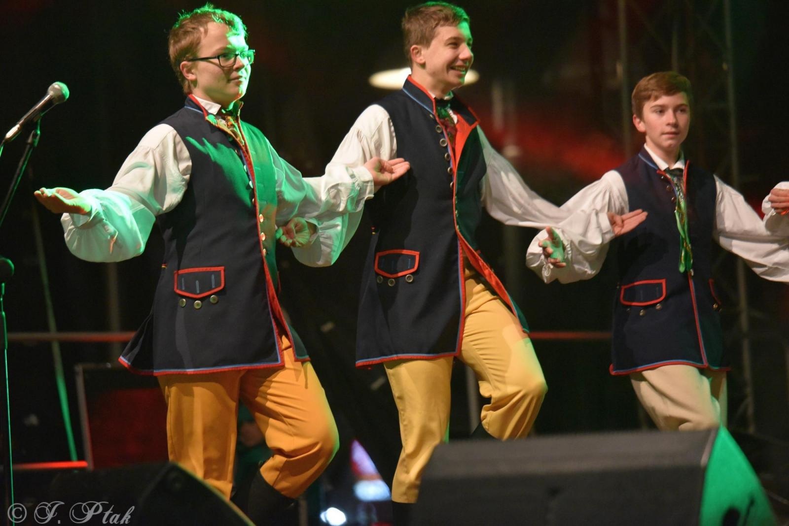 Zdjęcie w galerii na portalu naszraciborz.pl: Sobotni zamkowy jarmark ze śpiewem i folklorem wiadomości z regionu