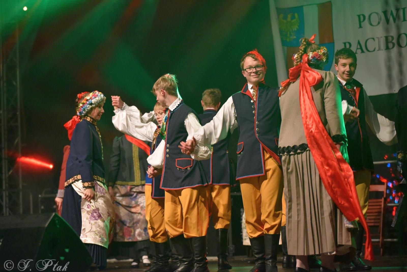 Zdjęcie w galerii na portalu naszraciborz.pl: Sobotni zamkowy jarmark ze śpiewem i folklorem wiadomości z regionu