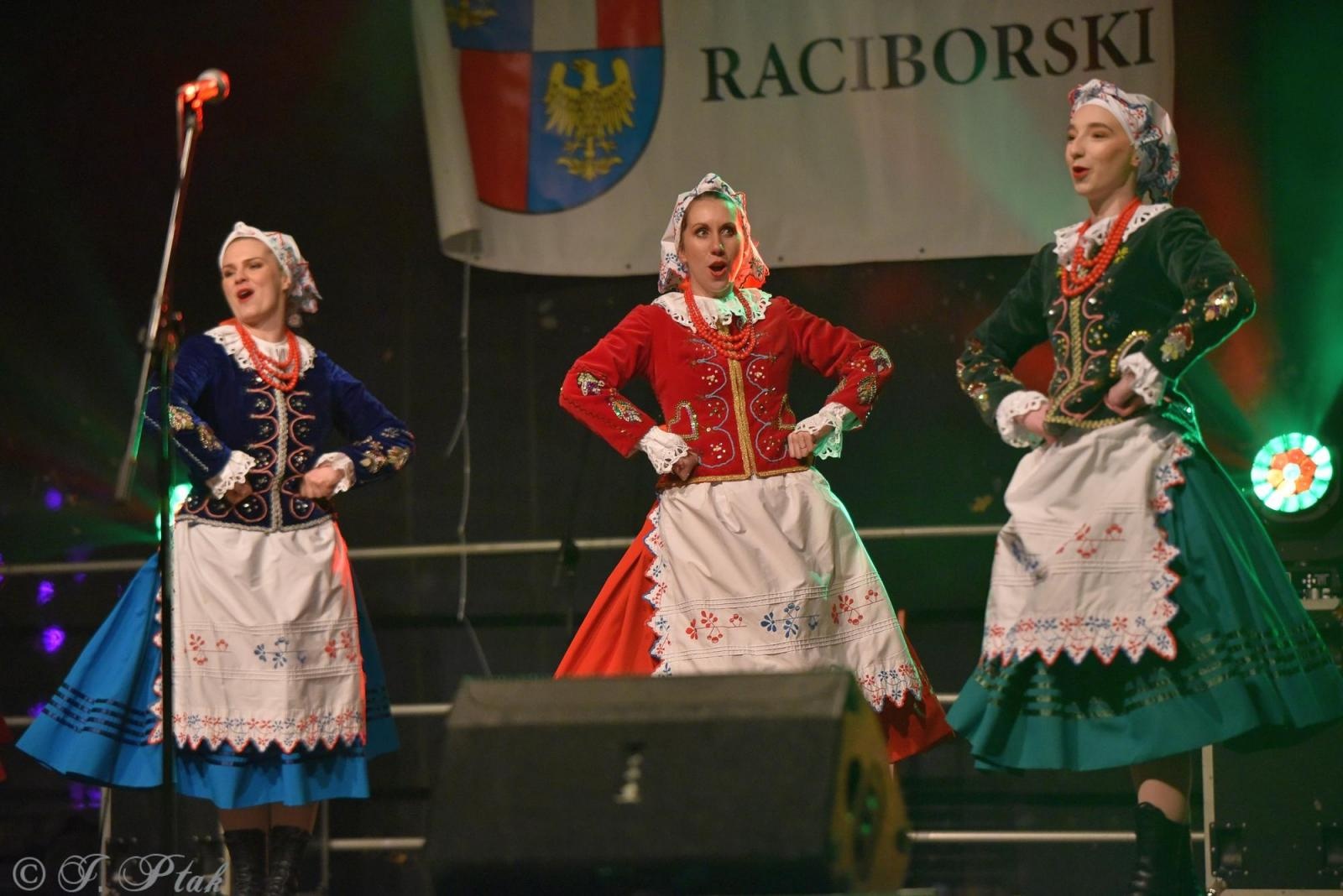 Zdjęcie w galerii na portalu naszraciborz.pl: Sobotni zamkowy jarmark ze śpiewem i folklorem wiadomości z regionu