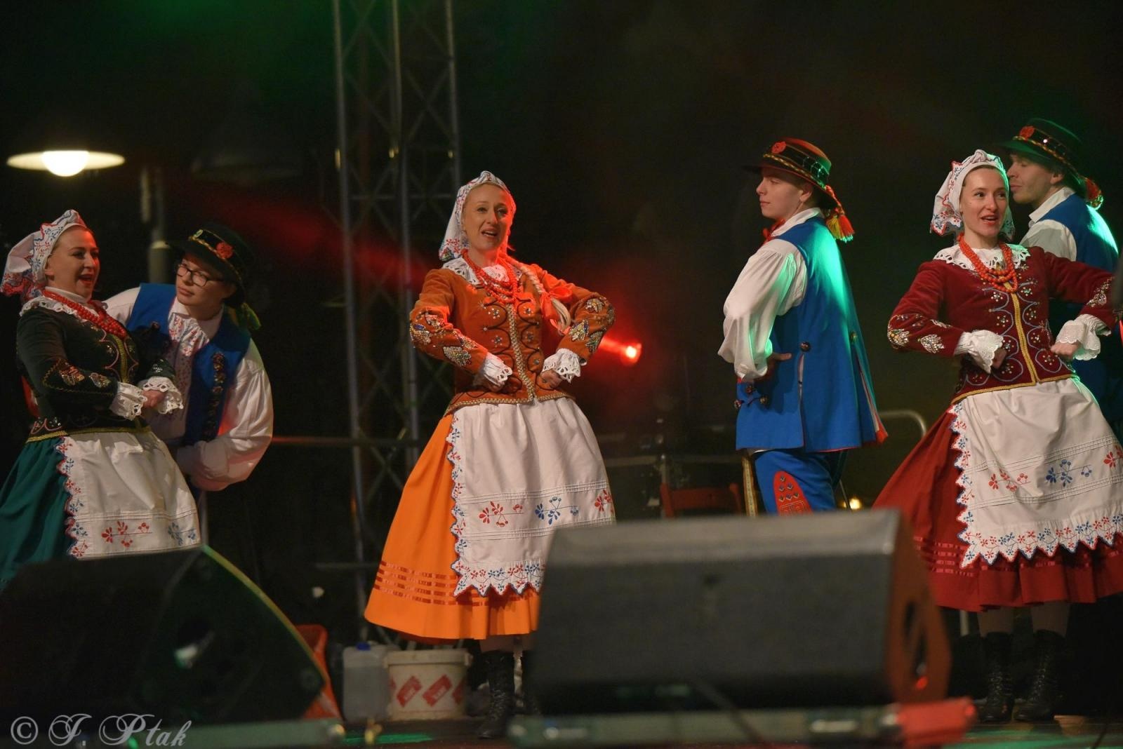 Zdjęcie w galerii na portalu naszraciborz.pl: Sobotni zamkowy jarmark ze śpiewem i folklorem wiadomości z regionu