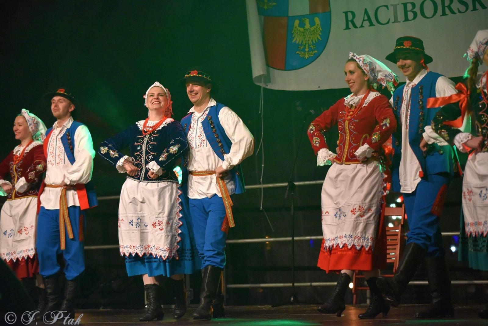 Zdjęcie w galerii na portalu naszraciborz.pl: Sobotni zamkowy jarmark ze śpiewem i folklorem wiadomości z regionu