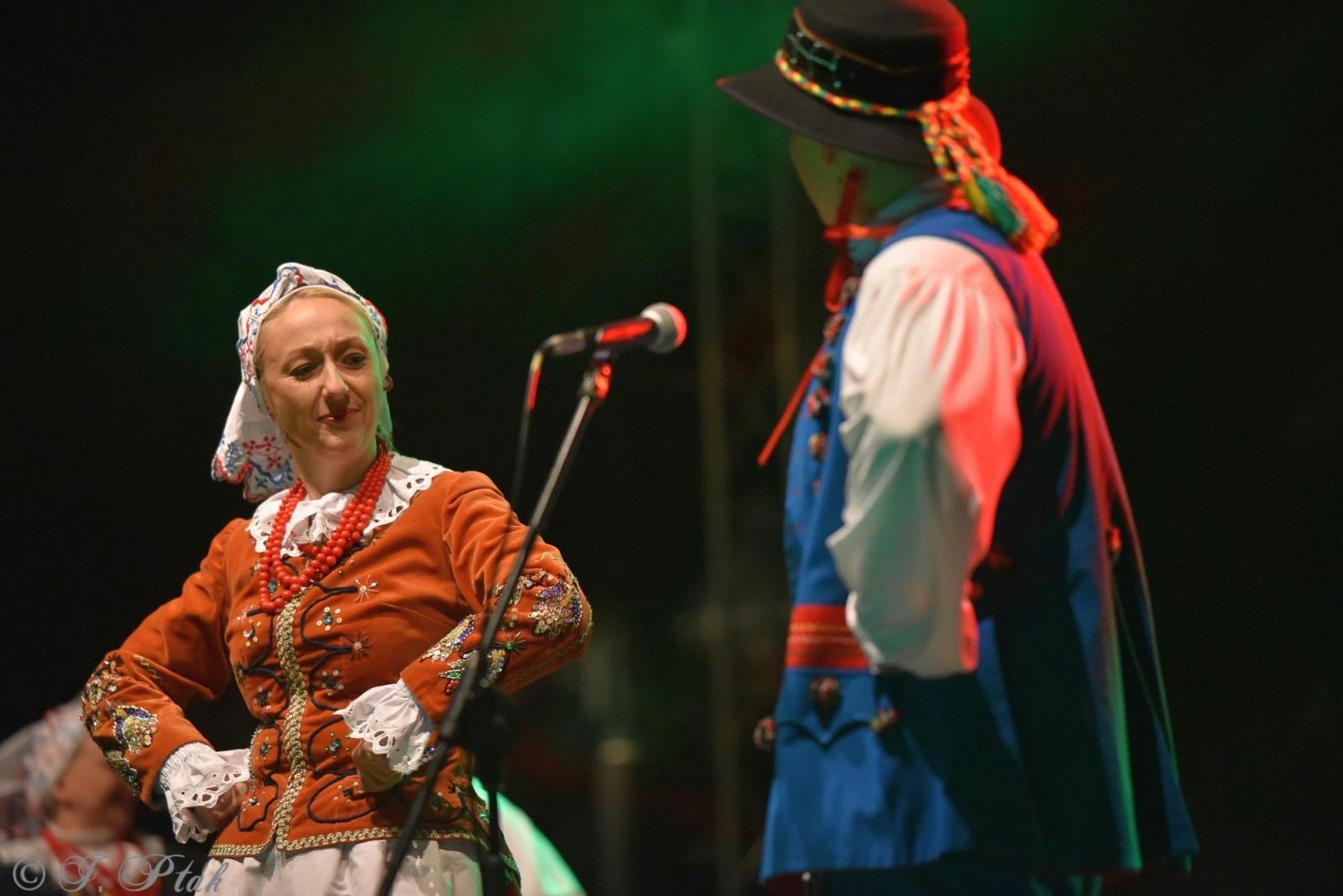 Zdjęcie w galerii na portalu naszraciborz.pl: Sobotni zamkowy jarmark ze śpiewem i folklorem wiadomości z regionu