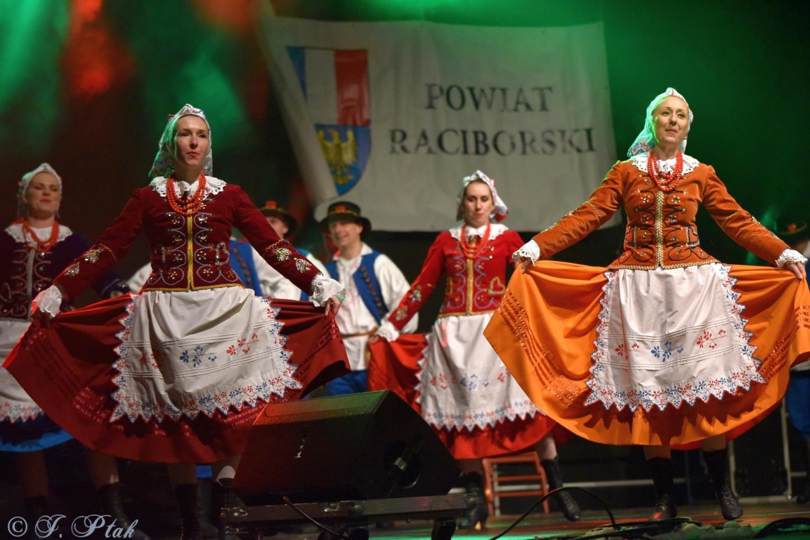 Zdjęcie w galerii na portalu naszraciborz.pl: Sobotni zamkowy jarmark ze śpiewem i folklorem wiadomości z regionu