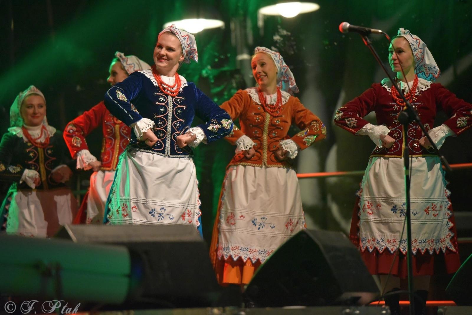 Zdjęcie w galerii na portalu naszraciborz.pl: Sobotni zamkowy jarmark ze śpiewem i folklorem wiadomości z regionu