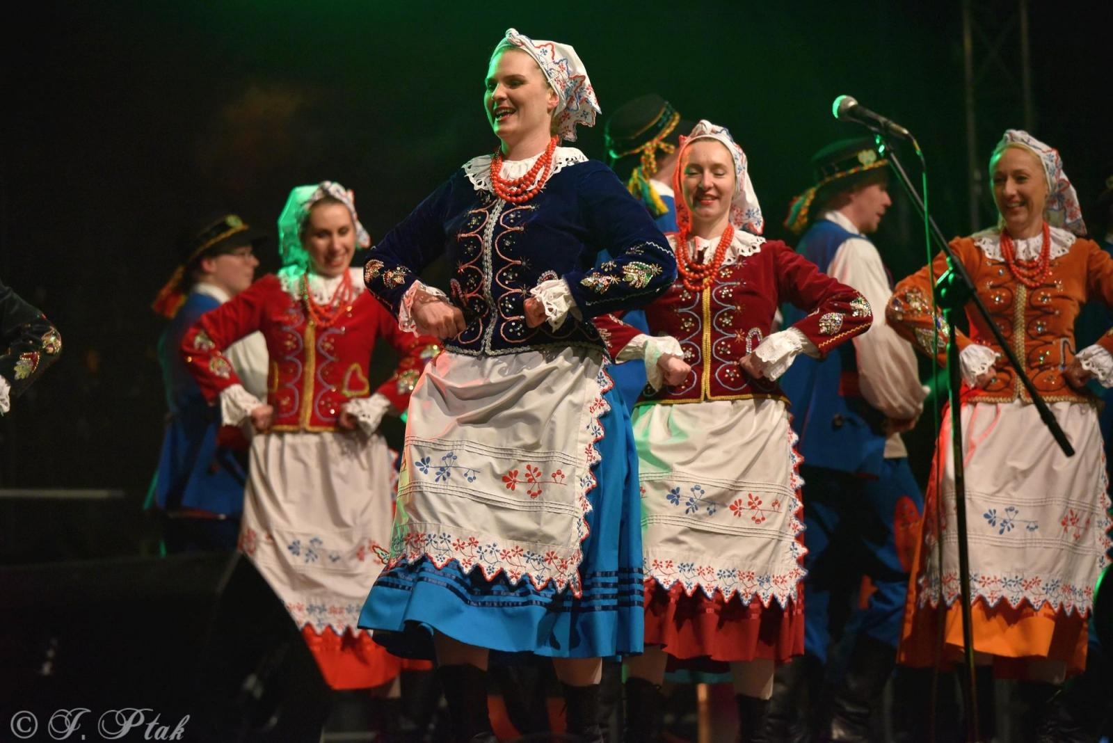 Zdjęcie w galerii na portalu naszraciborz.pl: Sobotni zamkowy jarmark ze śpiewem i folklorem wiadomości z regionu