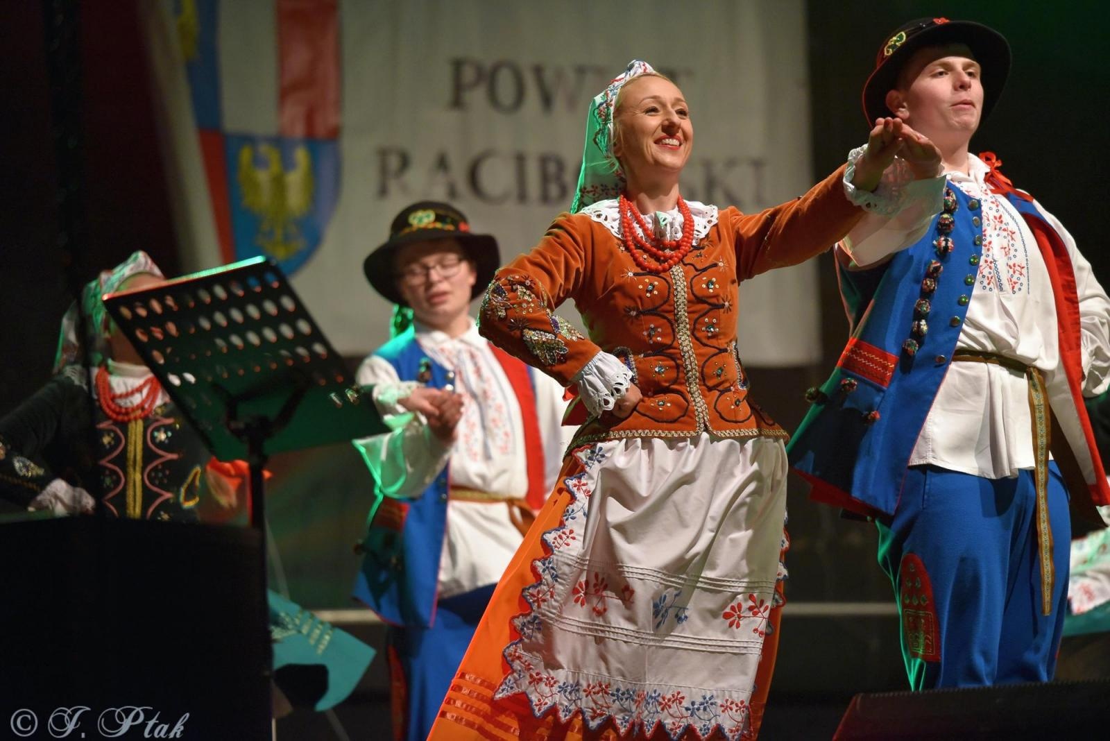 Zdjęcie w galerii na portalu naszraciborz.pl: Sobotni zamkowy jarmark ze śpiewem i folklorem wiadomości z regionu