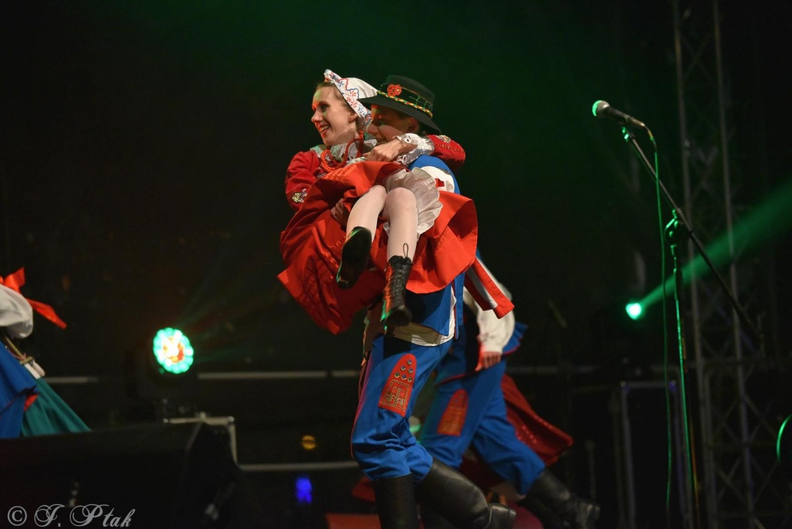 Zdjęcie w galerii na portalu naszraciborz.pl: Sobotni zamkowy jarmark ze śpiewem i folklorem wiadomości z regionu