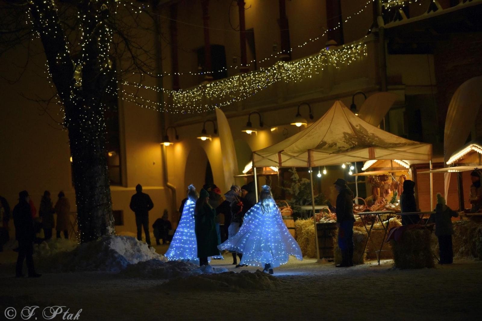 Zdjęcie w galerii na portalu naszraciborz.pl: Sobotni zamkowy jarmark ze śpiewem i folklorem wiadomości z regionu