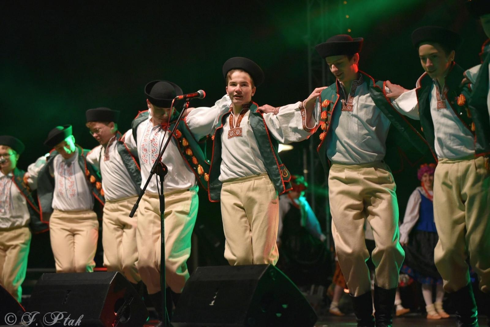 Zdjęcie w galerii na portalu naszraciborz.pl: Sobotni zamkowy jarmark ze śpiewem i folklorem wiadomości z regionu