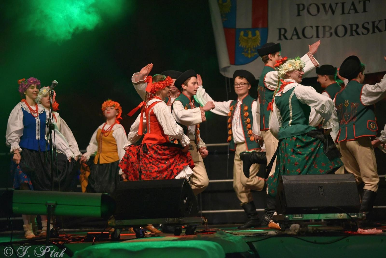 Zdjęcie w galerii na portalu naszraciborz.pl: Sobotni zamkowy jarmark ze śpiewem i folklorem wiadomości z regionu