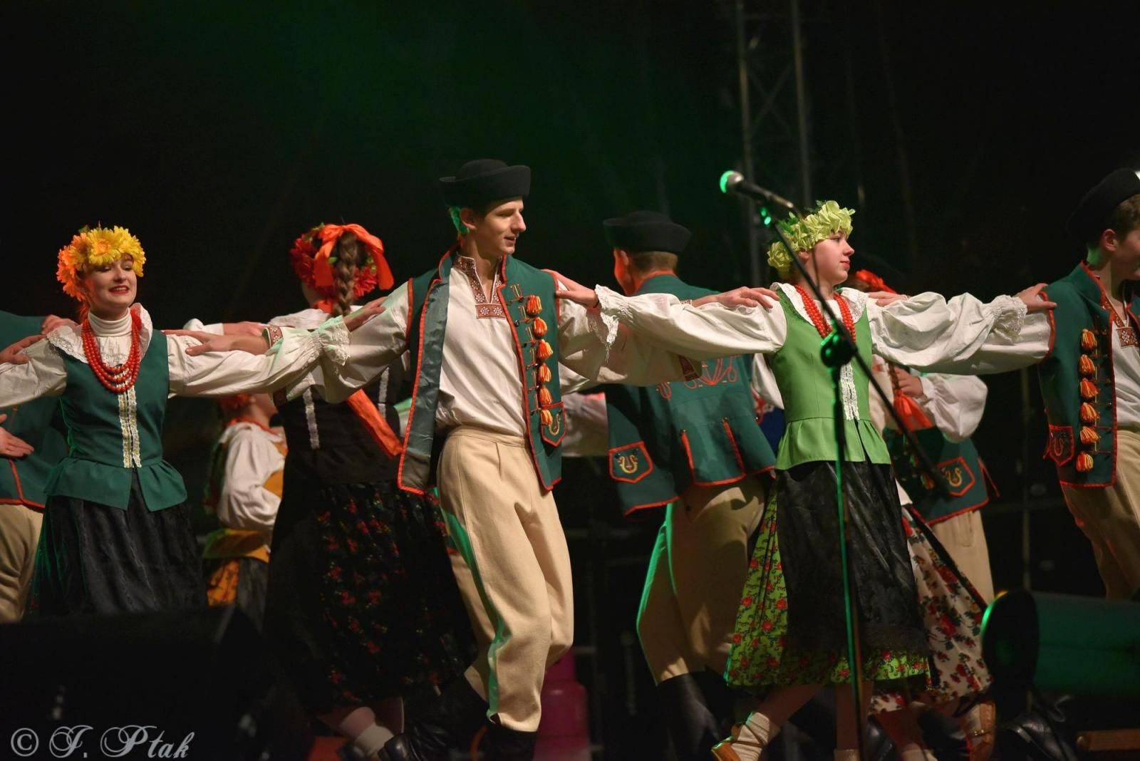 Zdjęcie w galerii na portalu naszraciborz.pl: Sobotni zamkowy jarmark ze śpiewem i folklorem wiadomości z regionu