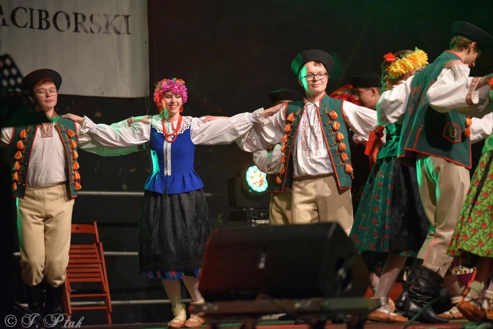 Zdjęcie w galerii na portalu naszraciborz.pl: Sobotni zamkowy jarmark ze śpiewem i folklorem wiadomości z regionu