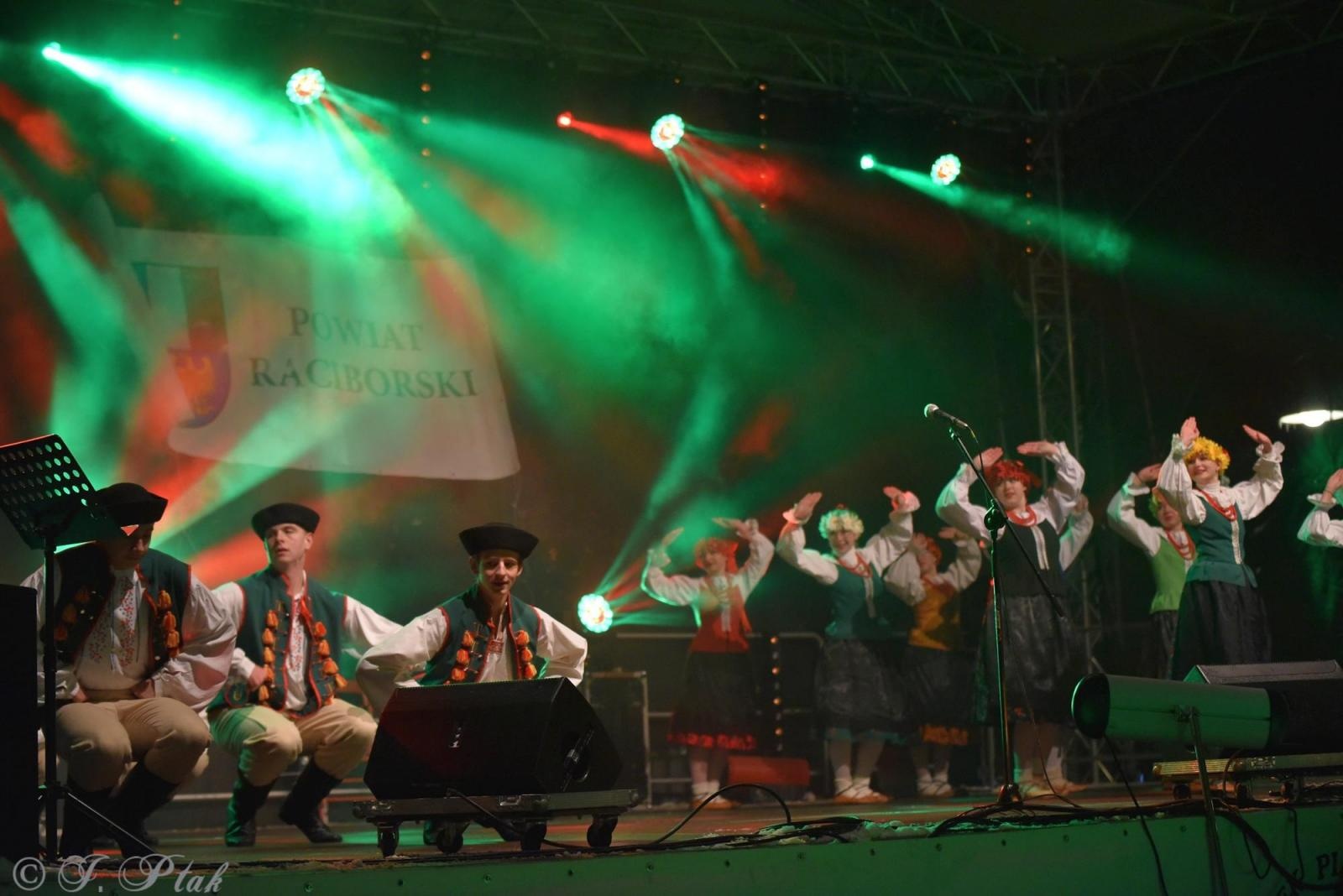 Zdjęcie w galerii na portalu naszraciborz.pl: Sobotni zamkowy jarmark ze śpiewem i folklorem wiadomości z regionu