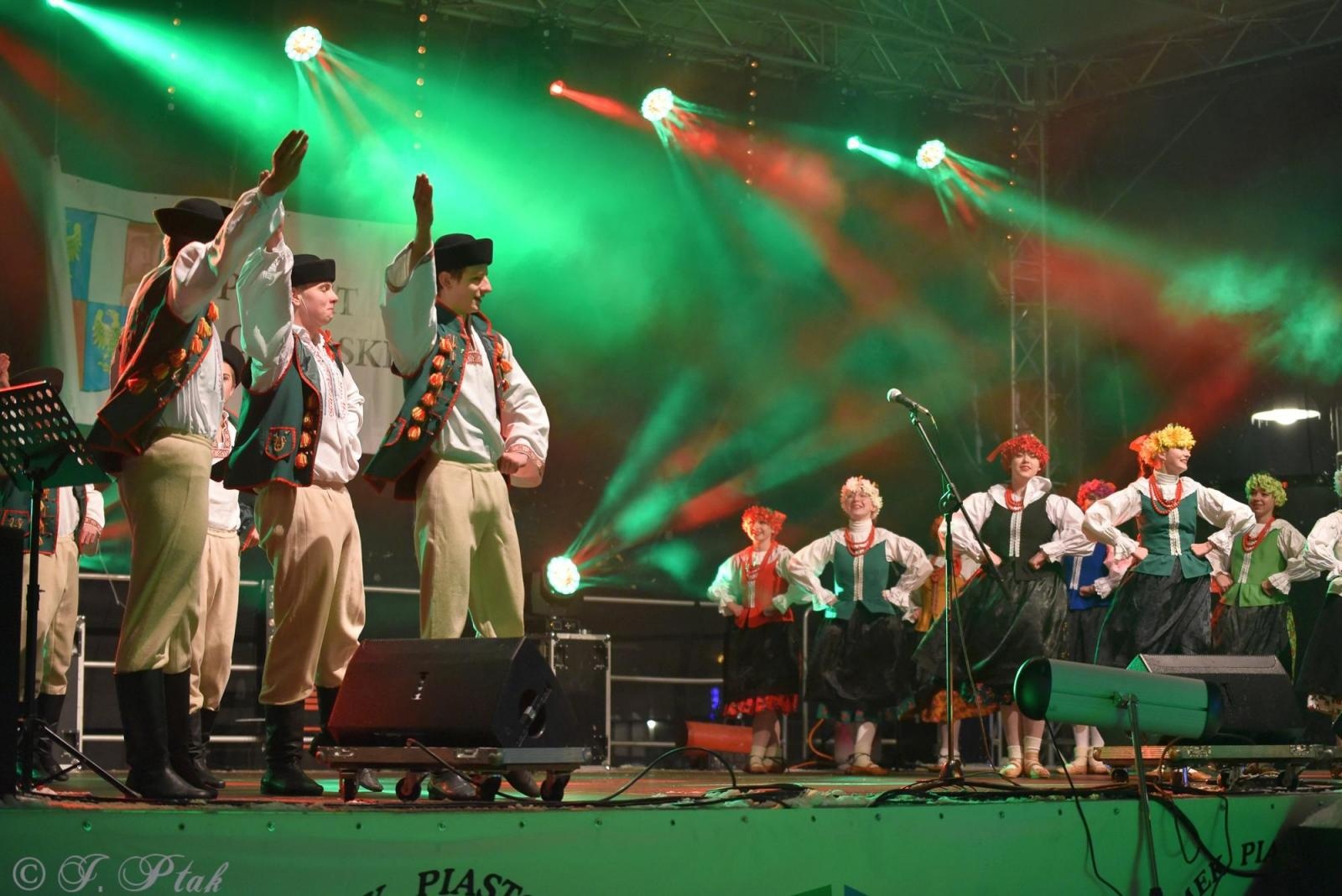 Zdjęcie w galerii na portalu naszraciborz.pl: Sobotni zamkowy jarmark ze śpiewem i folklorem wiadomości z regionu
