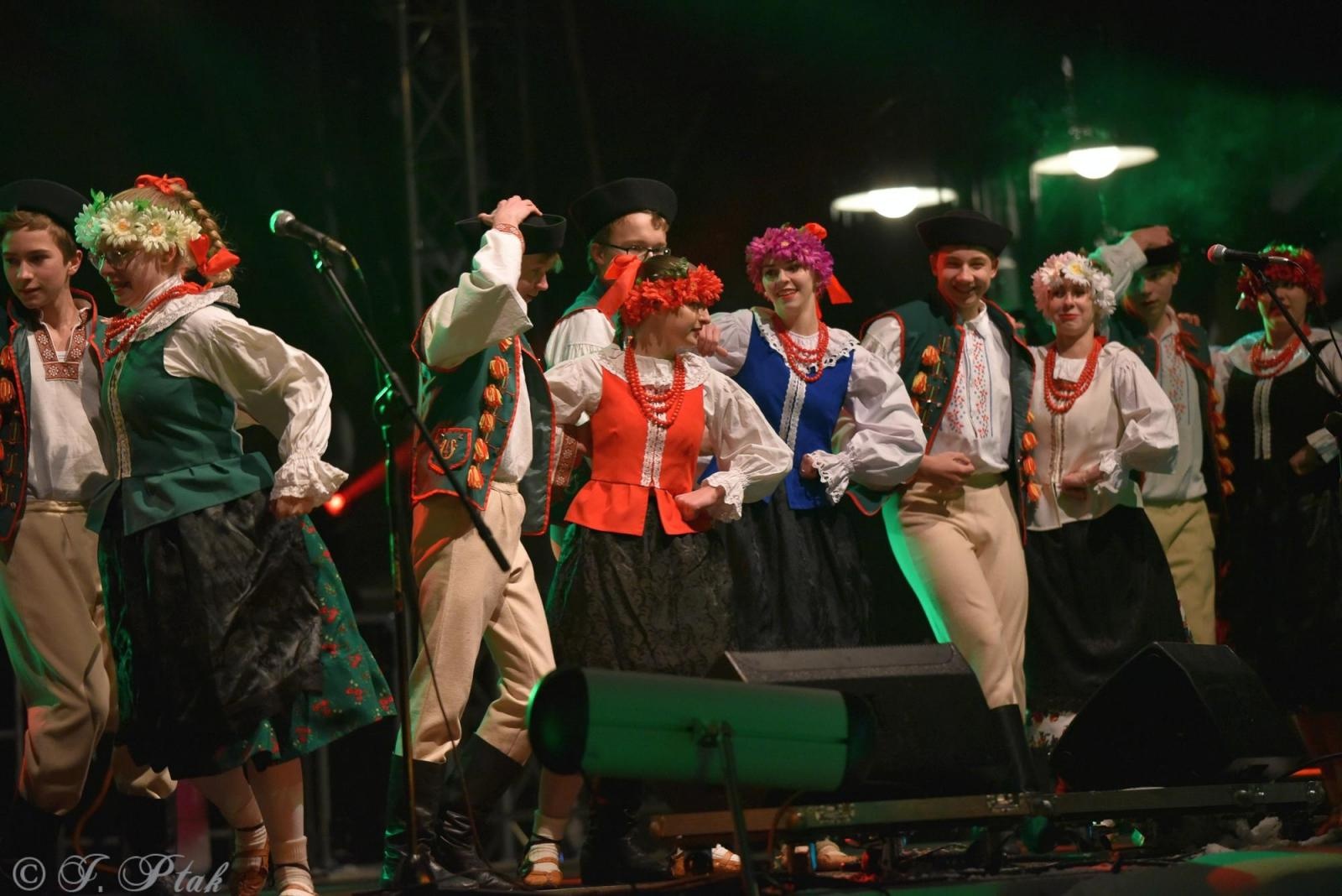 Zdjęcie w galerii na portalu naszraciborz.pl: Sobotni zamkowy jarmark ze śpiewem i folklorem wiadomości z regionu