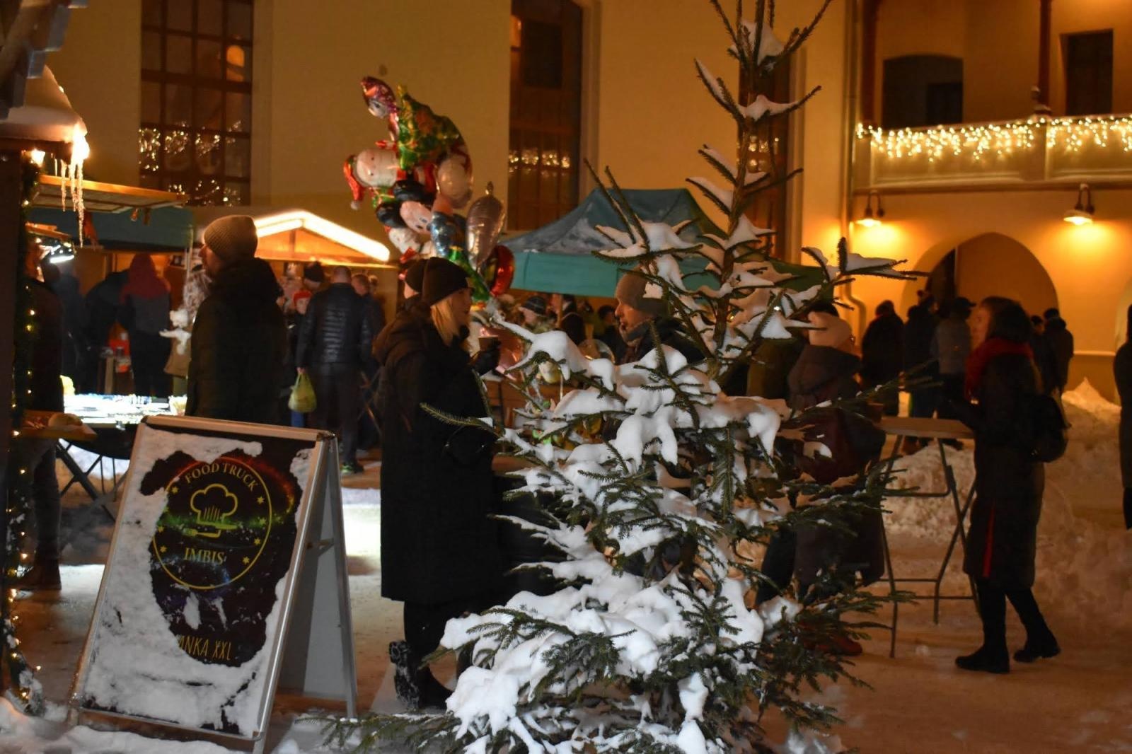 Zdjęcie w galerii na portalu naszraciborz.pl: Sobotni zamkowy jarmark ze śpiewem i folklorem wiadomości z regionu