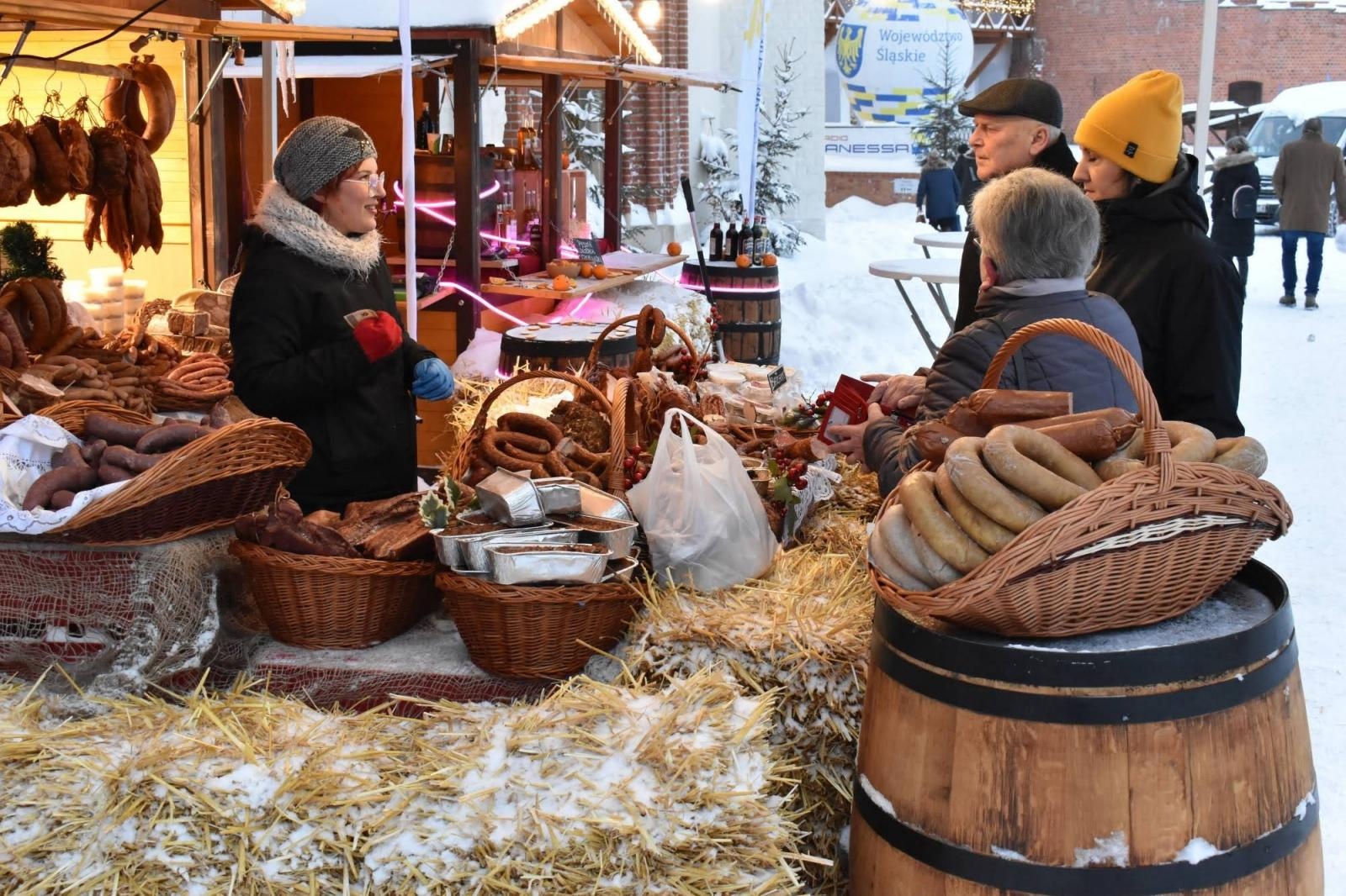Zdjęcie w galerii na portalu naszraciborz.pl: Sobotni zamkowy jarmark ze śpiewem i folklorem wiadomości z regionu