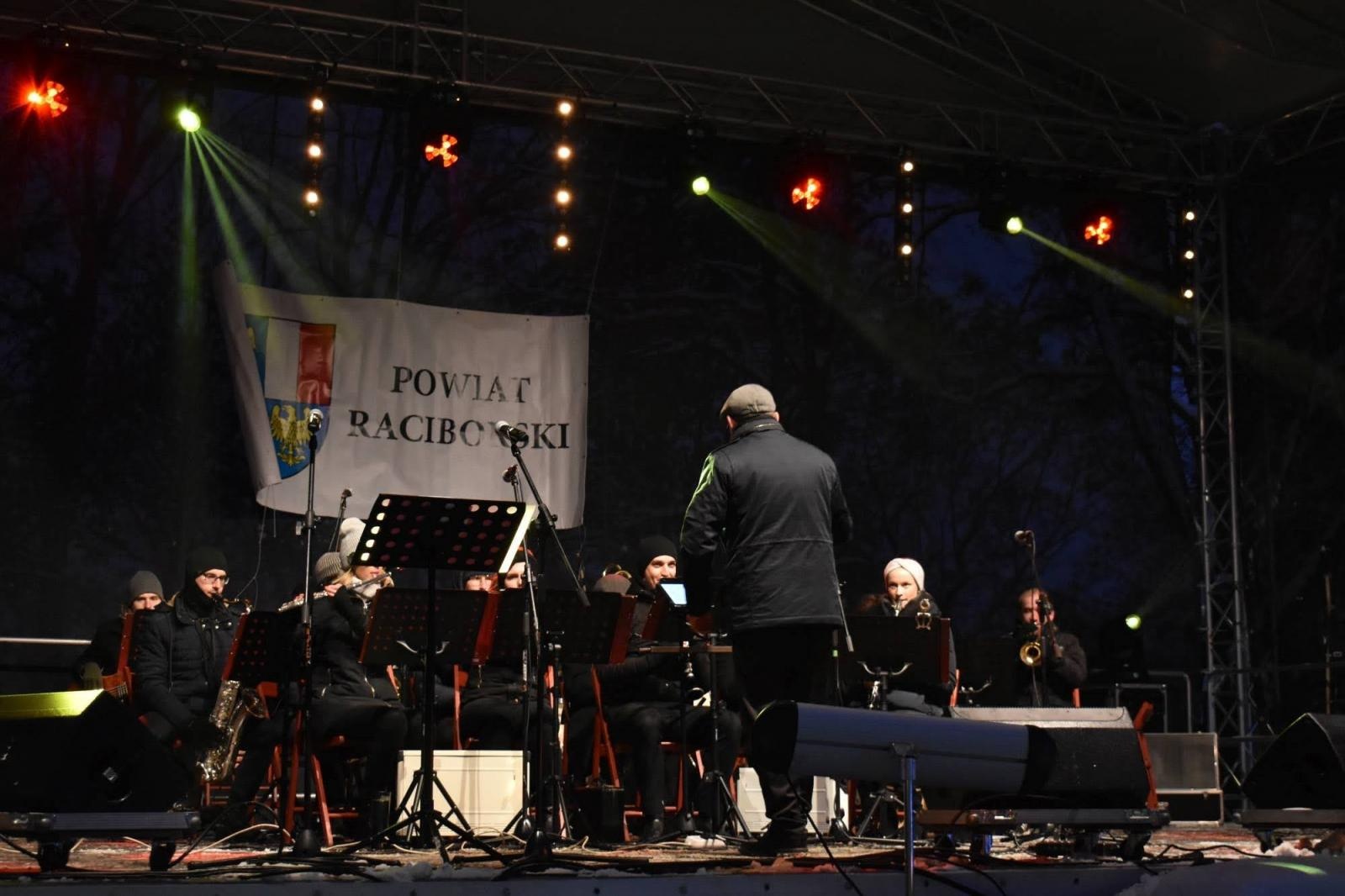 Zdjęcie w galerii na portalu naszraciborz.pl: Sobotni zamkowy jarmark ze śpiewem i folklorem wiadomości z regionu