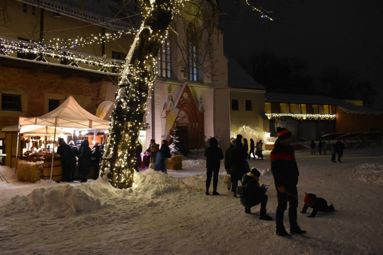 Zdjęcie w galerii na portalu naszraciborz.pl: Sobotni zamkowy jarmark ze śpiewem i folklorem wiadomości z regionu
