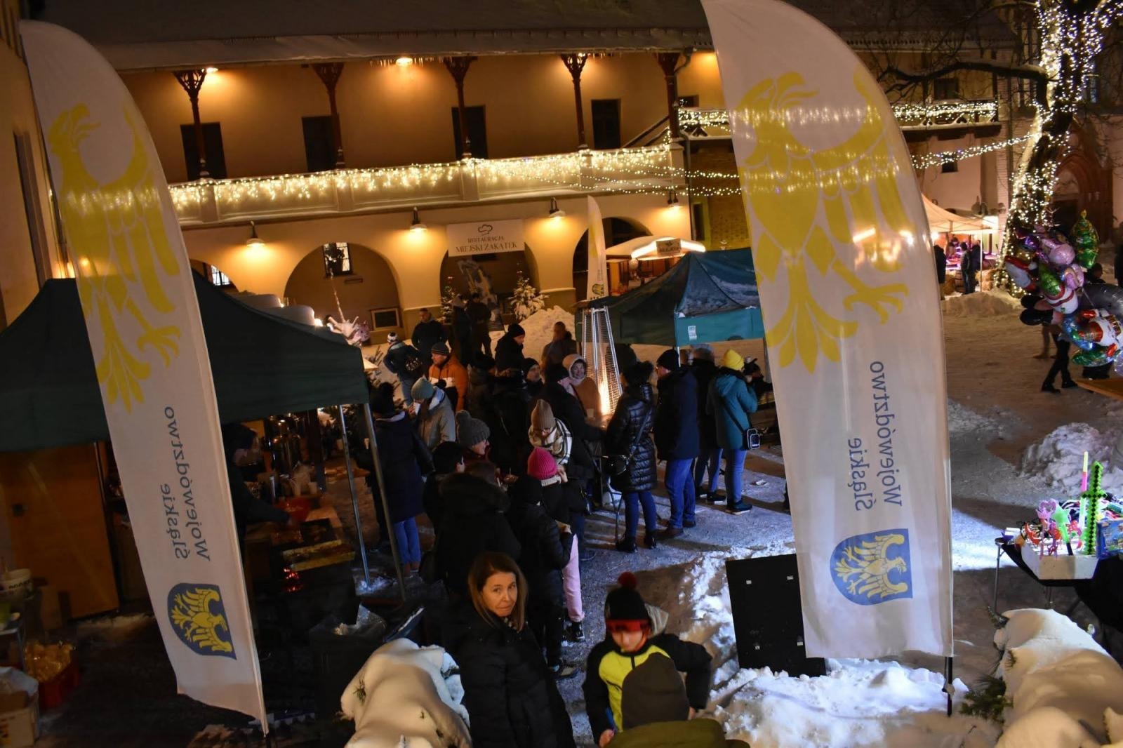 Zdjęcie w galerii na portalu naszraciborz.pl: Sobotni zamkowy jarmark ze śpiewem i folklorem wiadomości z regionu