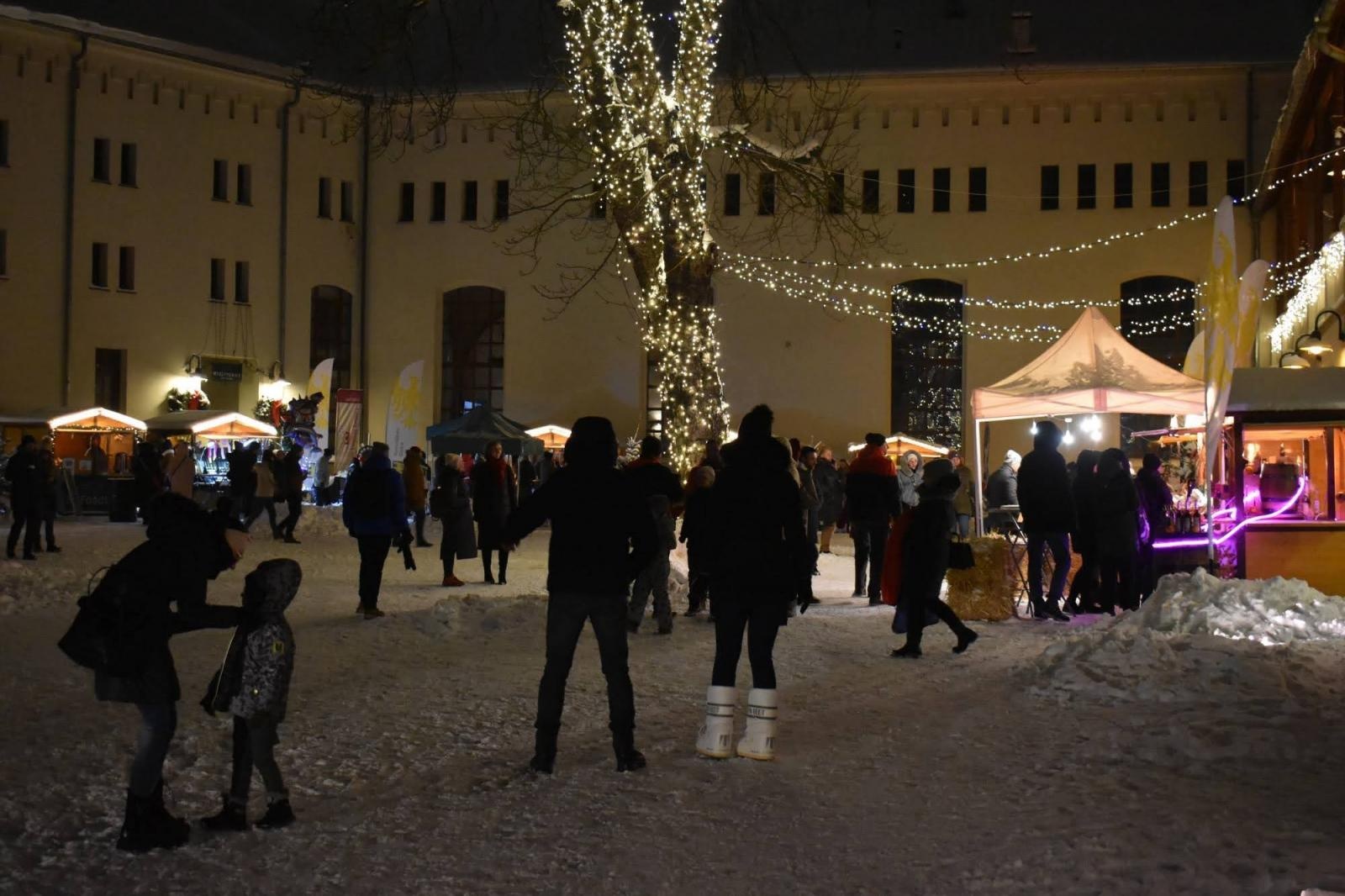 Zdjęcie w galerii na portalu naszraciborz.pl: Sobotni zamkowy jarmark ze śpiewem i folklorem wiadomości z regionu