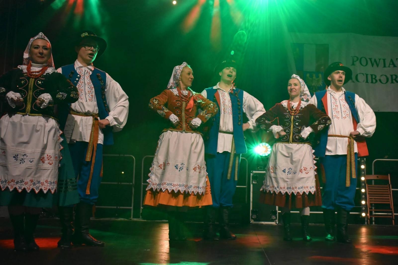 Zdjęcie w galerii na portalu naszraciborz.pl: Sobotni zamkowy jarmark ze śpiewem i folklorem wiadomości z regionu