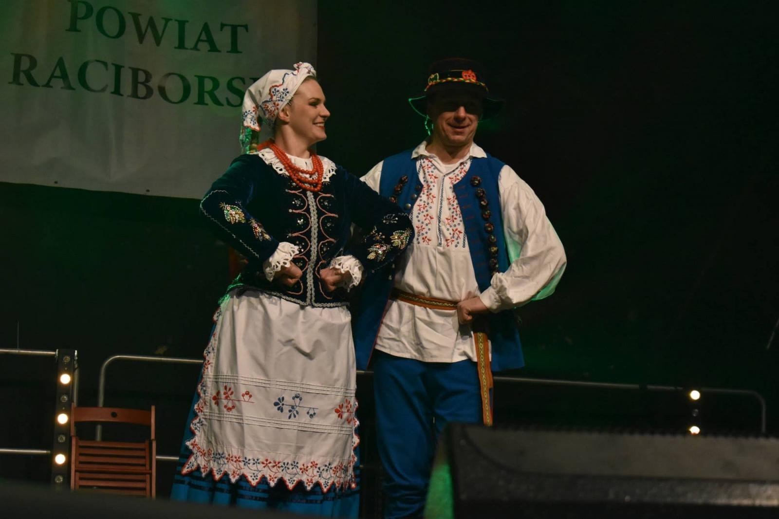 Zdjęcie w galerii na portalu naszraciborz.pl: Sobotni zamkowy jarmark ze śpiewem i folklorem wiadomości z regionu