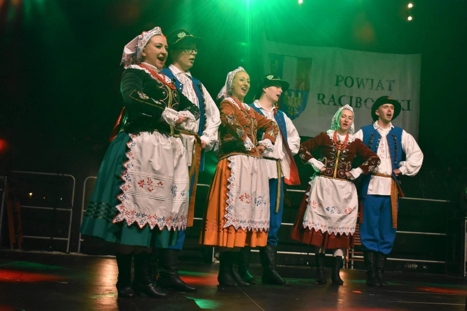 Zdjęcie w galerii na portalu naszraciborz.pl: Sobotni zamkowy jarmark ze śpiewem i folklorem wiadomości z regionu