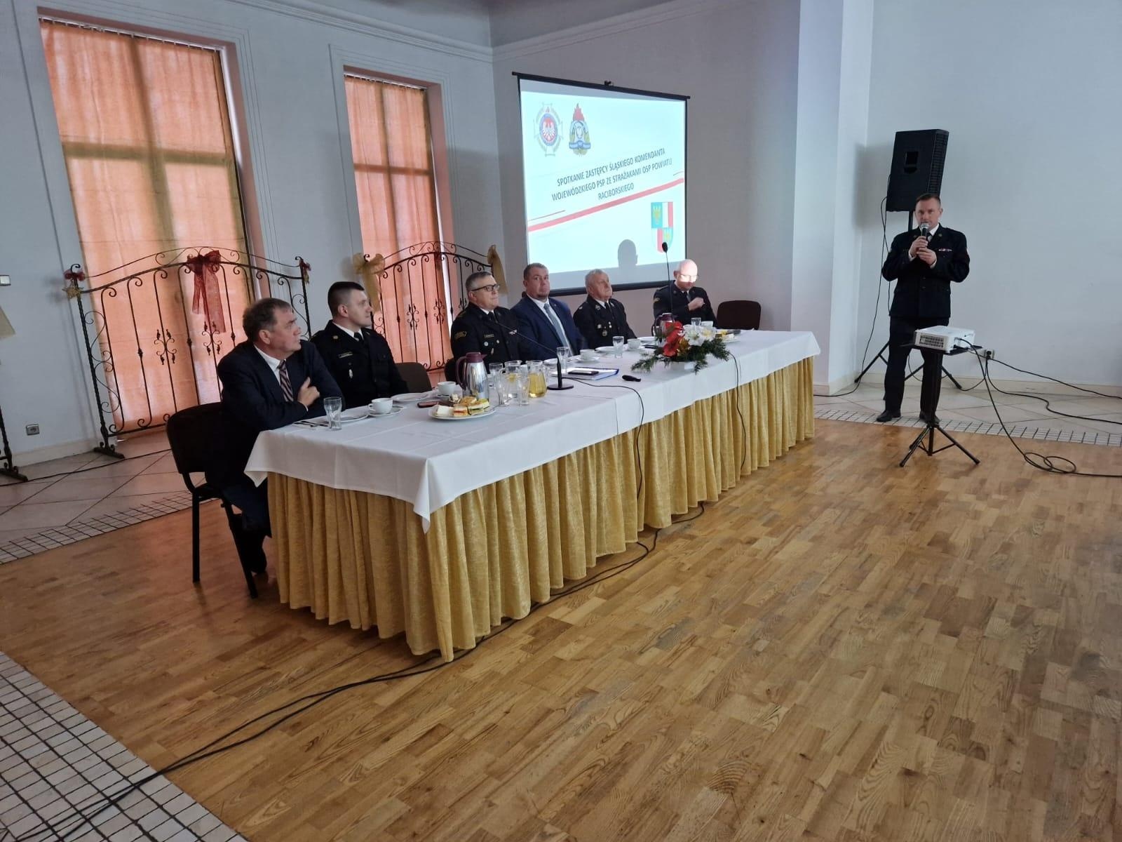 Zdjęcie w galerii na portalu naszraciborz.pl: Zastępca komendanta wojewódzkiego spotkał się z druhami z powiatu raciborskiego wiadomości z regionu