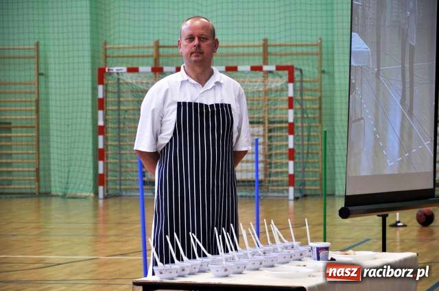 Zdjęcie w galerii na portalu naszraciborz.pl: Rywalizacji towarzyszył pokaz potraw wiadomości z regionu