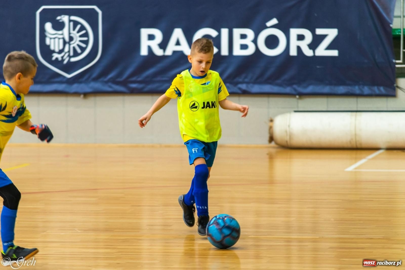 Zdjęcie w galerii na portalu naszraciborz.pl: Świąteczne zmagania piłkarskie w hali OSiR [FOTO i WIDEO] wiadomości z regionu