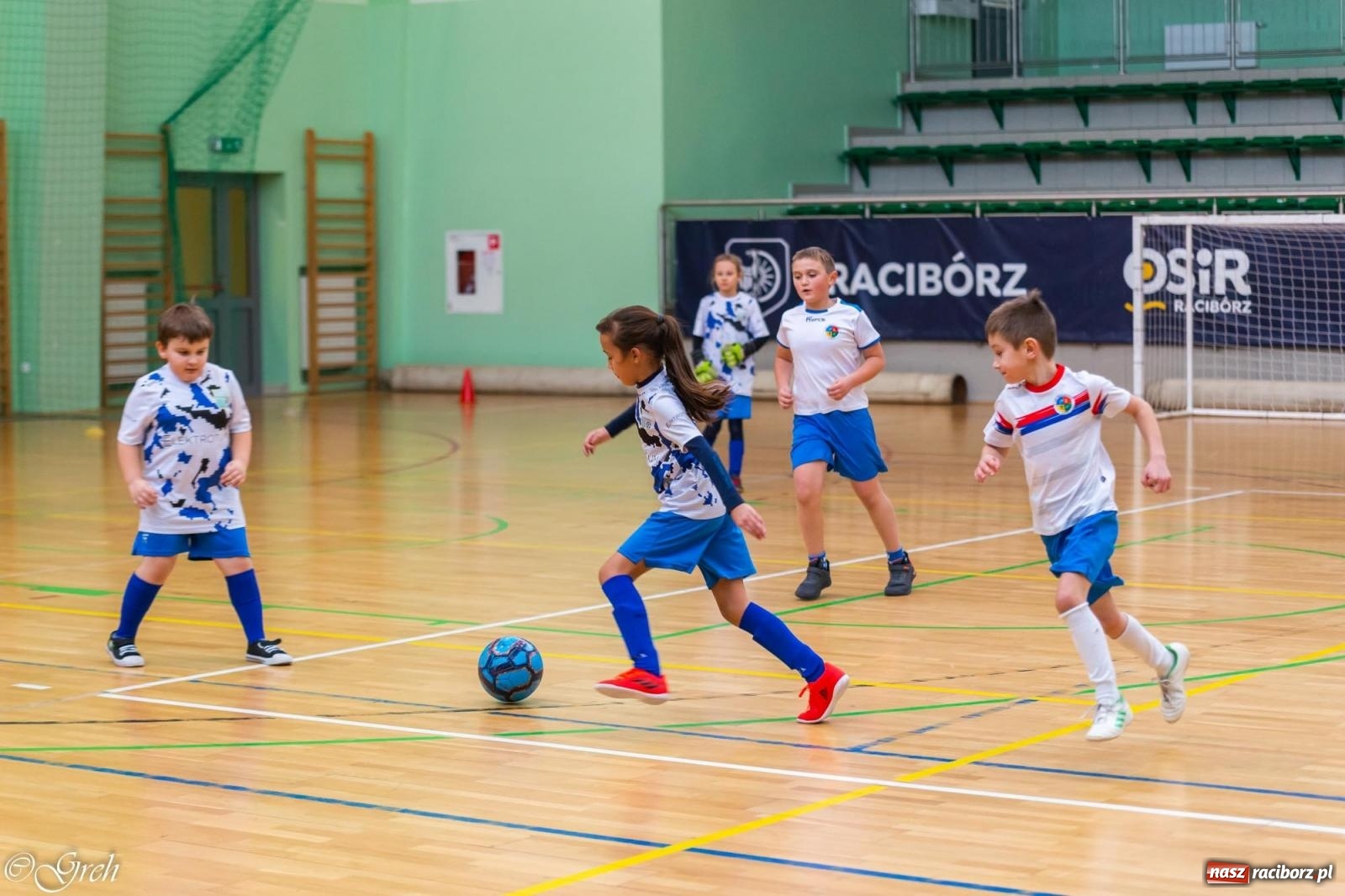 Zdjęcie w galerii na portalu naszraciborz.pl: Świąteczne zmagania piłkarskie w hali OSiR [FOTO i WIDEO] wiadomości z regionu