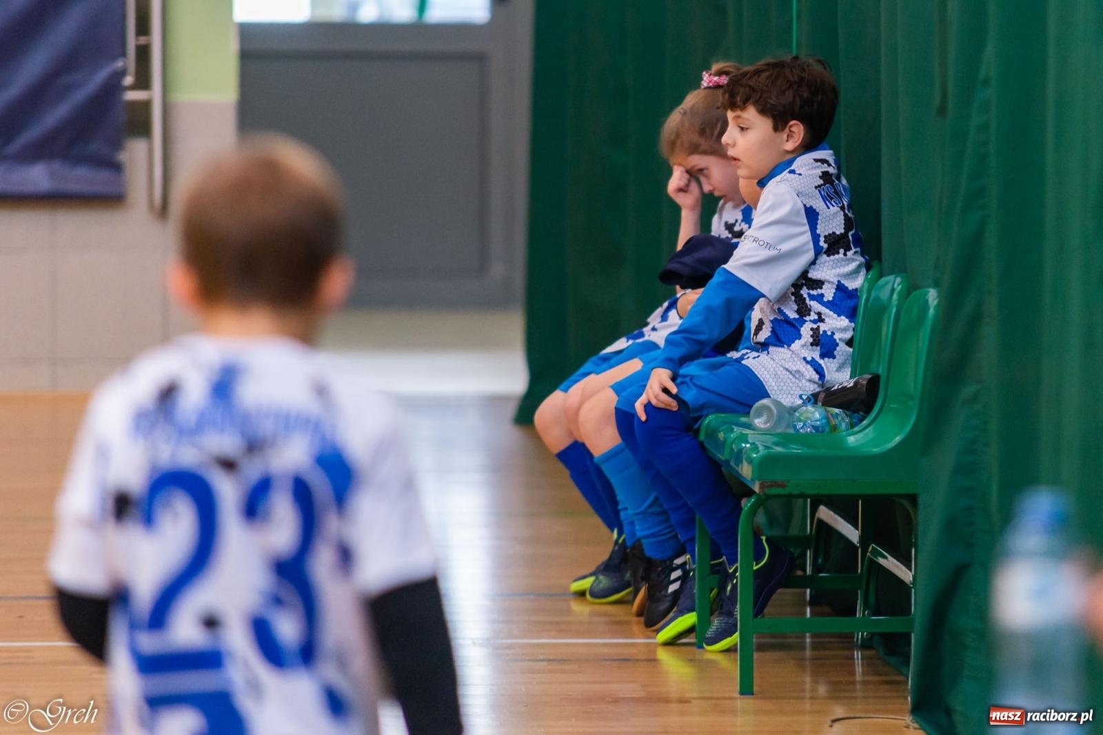 Zdjęcie w galerii na portalu naszraciborz.pl: Świąteczne zmagania piłkarskie w hali OSiR [FOTO i WIDEO] wiadomości z regionu