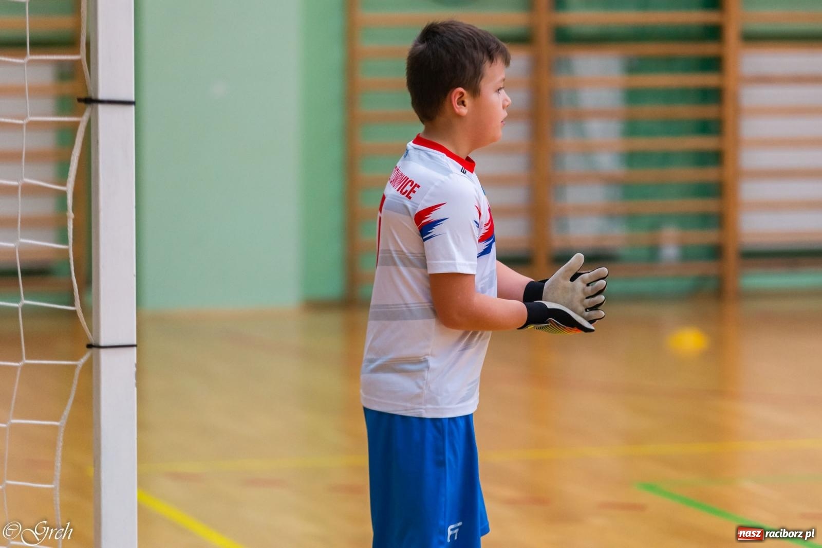 Zdjęcie w galerii na portalu naszraciborz.pl: Świąteczne zmagania piłkarskie w hali OSiR [FOTO i WIDEO] wiadomości z regionu