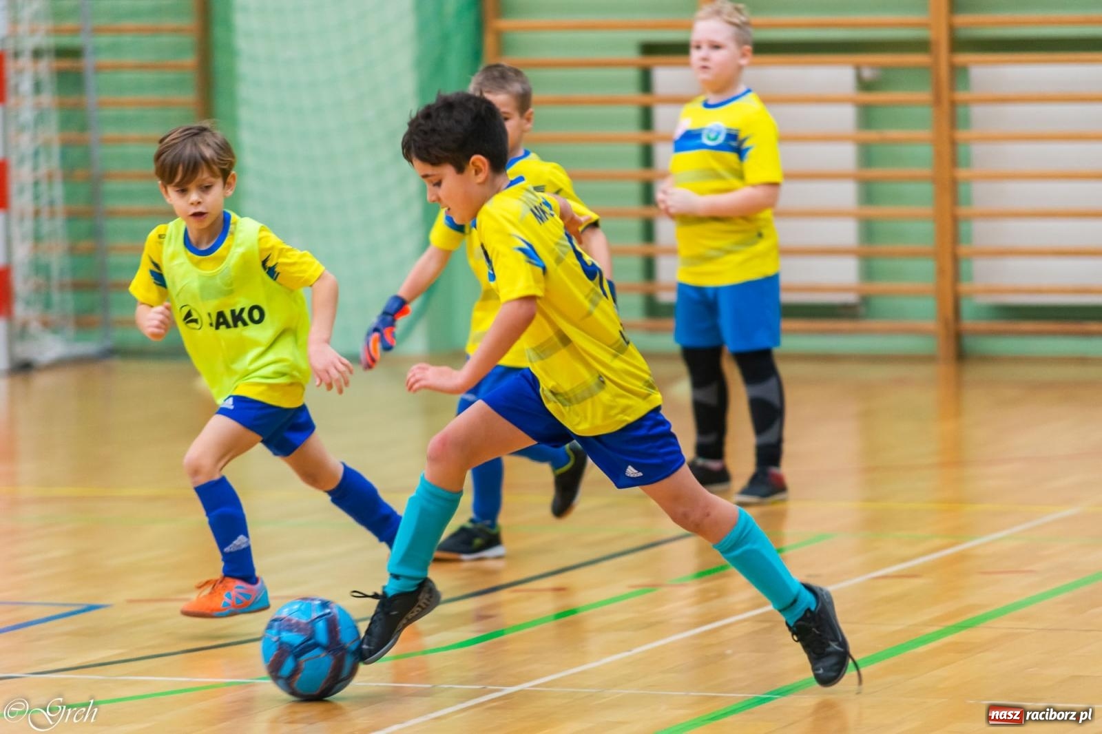 Zdjęcie w galerii na portalu naszraciborz.pl: Świąteczne zmagania piłkarskie w hali OSiR [FOTO i WIDEO] wiadomości z regionu