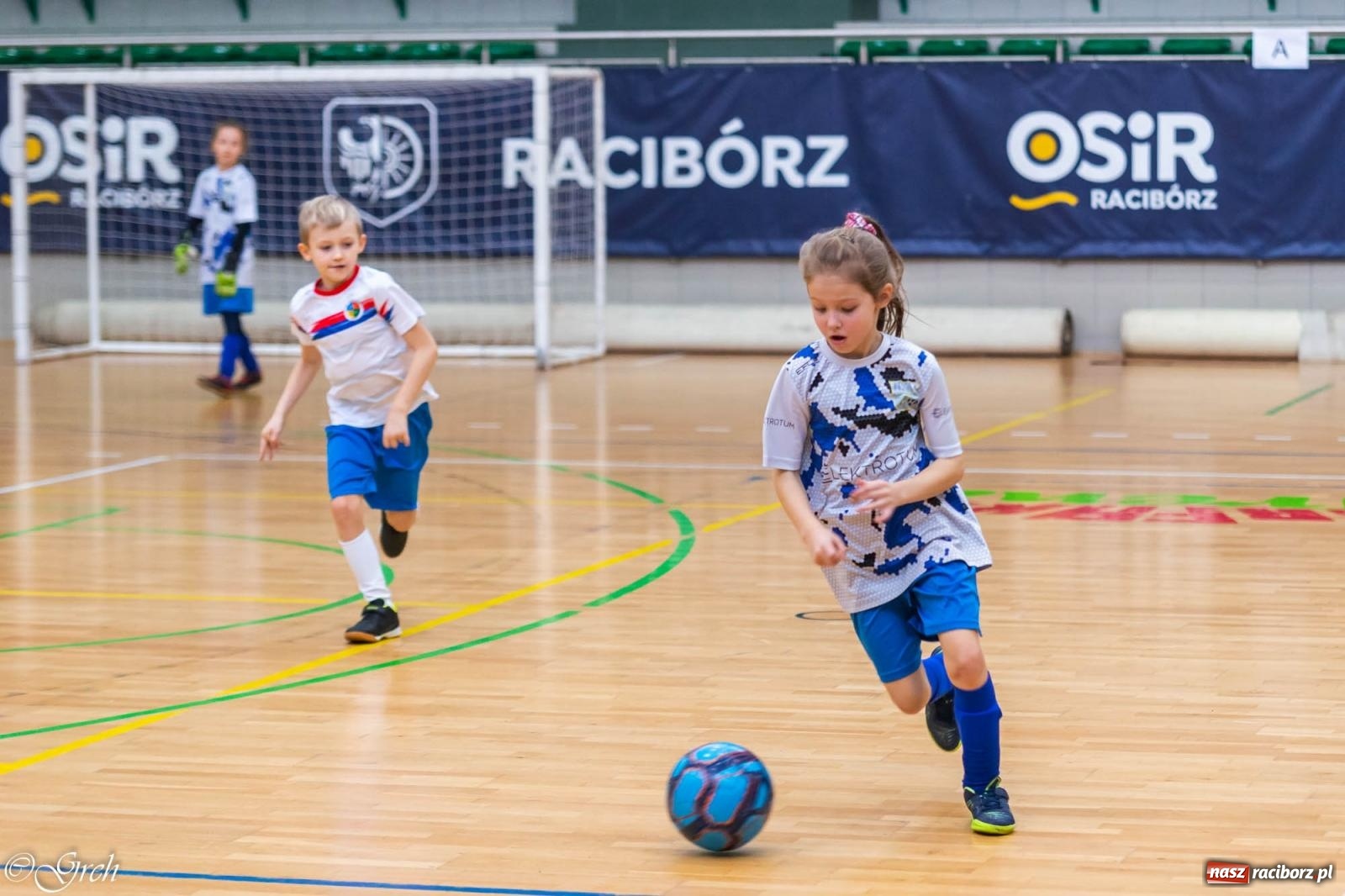 Zdjęcie w galerii na portalu naszraciborz.pl: Świąteczne zmagania piłkarskie w hali OSiR [FOTO i WIDEO] wiadomości z regionu