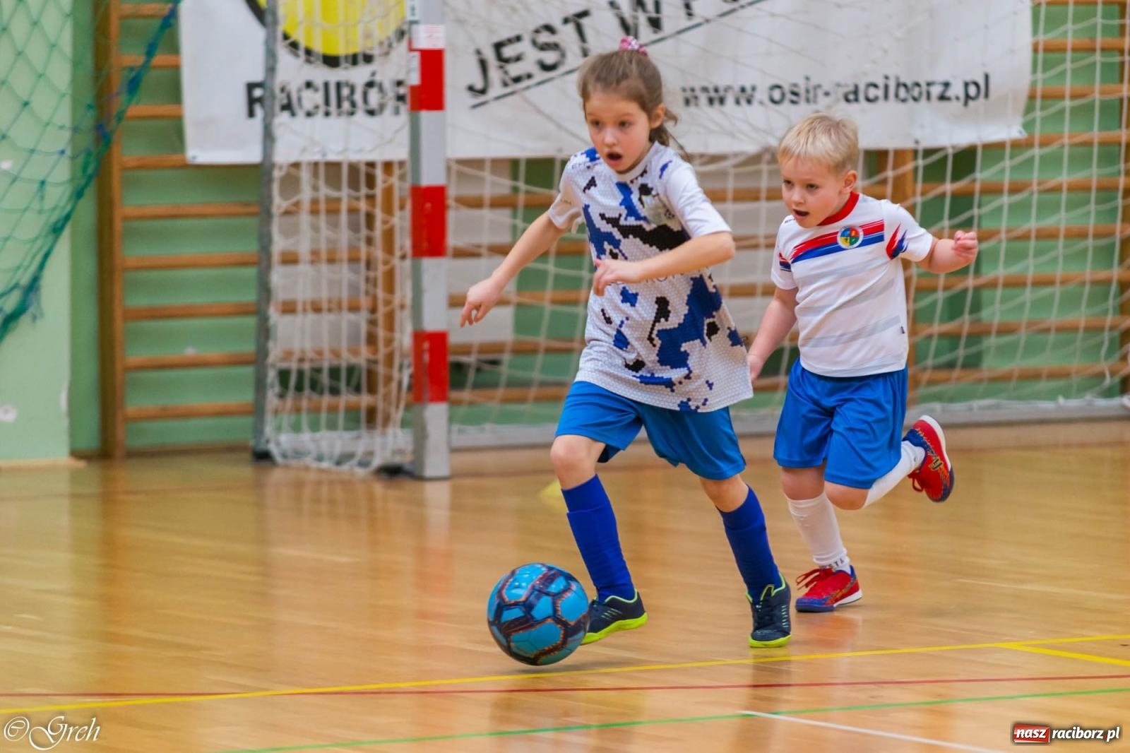 Zdjęcie w galerii na portalu naszraciborz.pl: Świąteczne zmagania piłkarskie w hali OSiR [FOTO i WIDEO] wiadomości z regionu