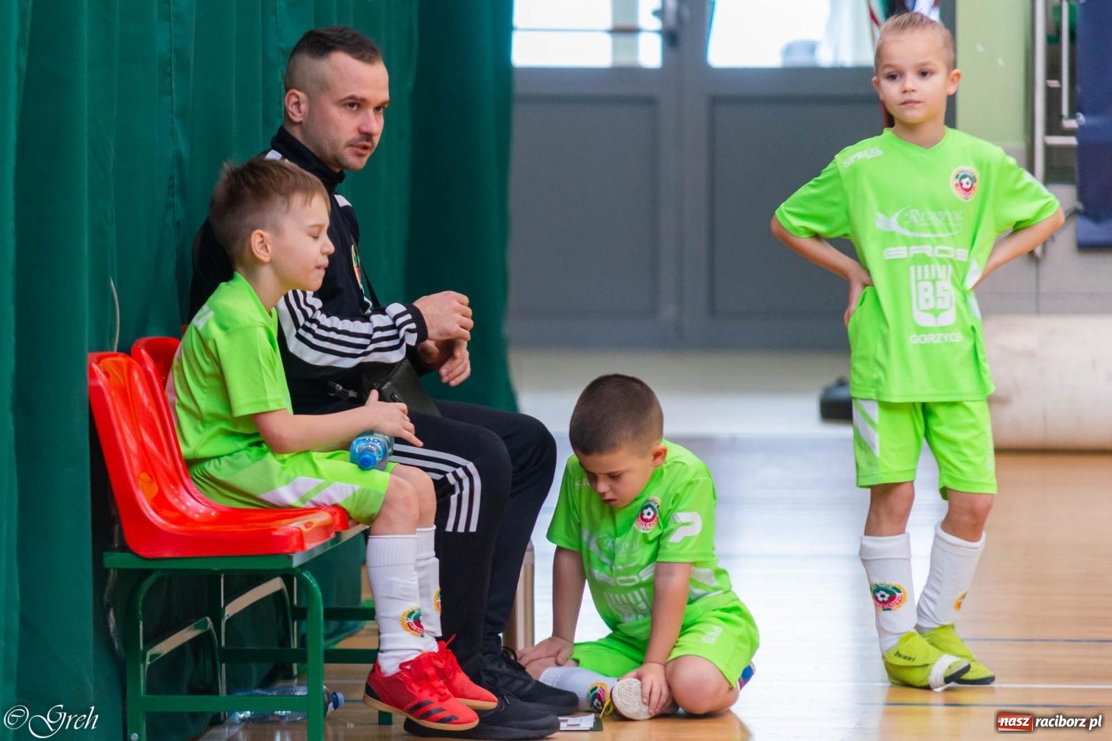 Zdjęcie w galerii na portalu naszraciborz.pl: Świąteczne zmagania piłkarskie w hali OSiR [FOTO i WIDEO] wiadomości z regionu