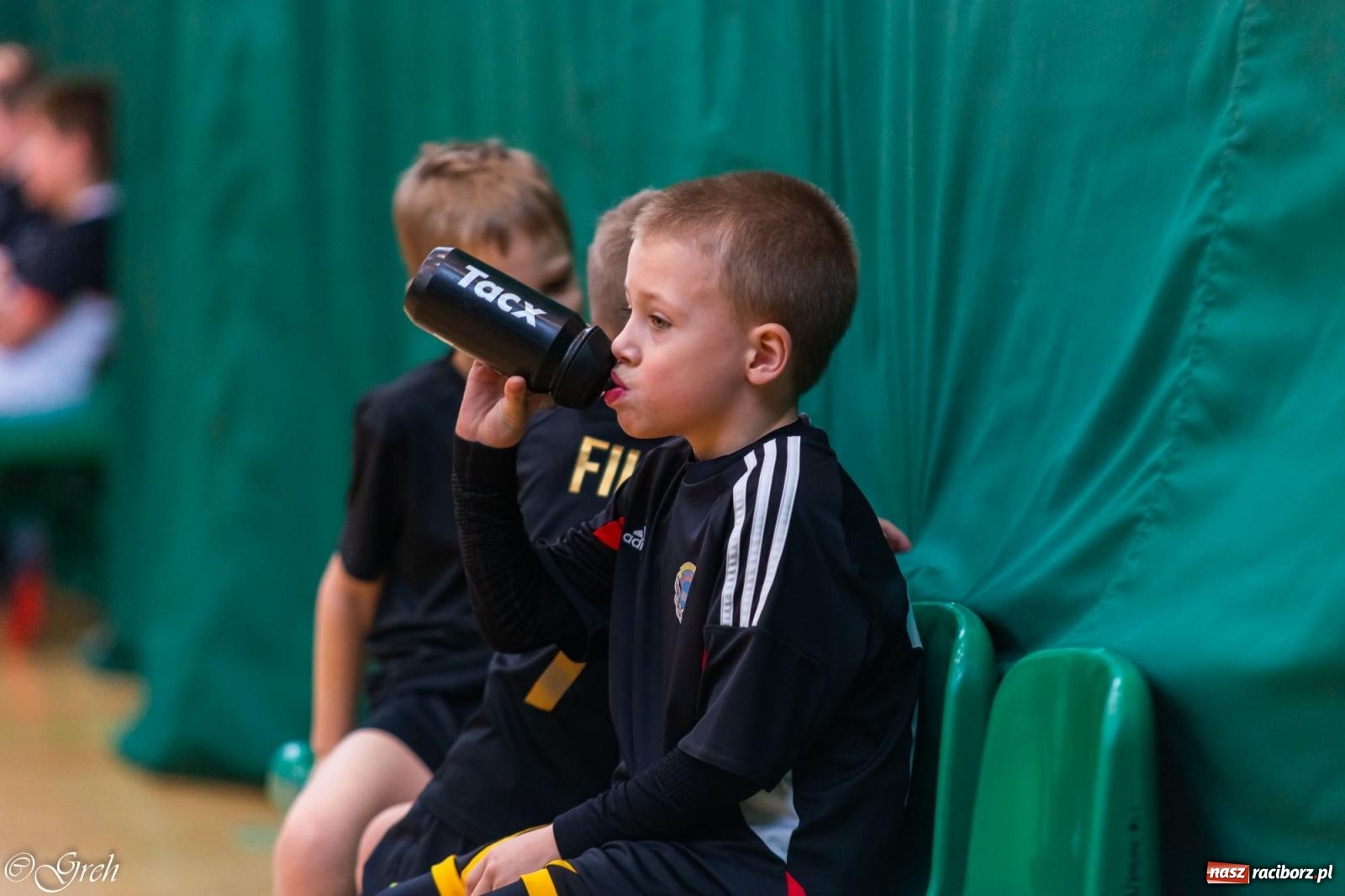 Zdjęcie w galerii na portalu naszraciborz.pl: Świąteczne zmagania piłkarskie w hali OSiR [FOTO i WIDEO] wiadomości z regionu